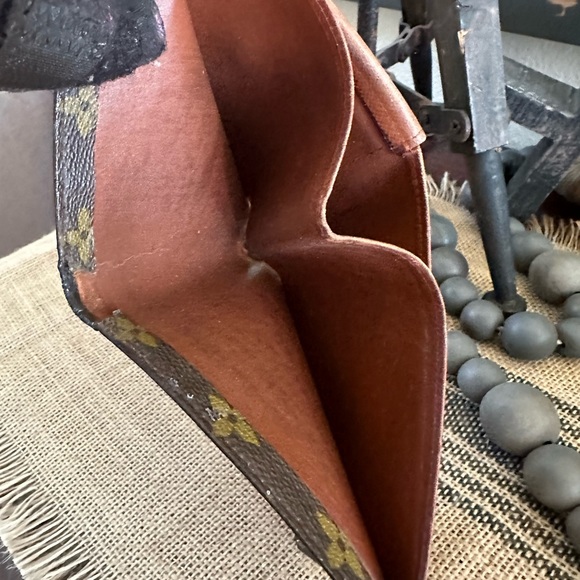 2 Men's Louis Vuitton, bifold, wallet, damaged - Picture 8 of 16